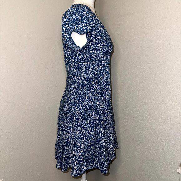 Princess Polly The Sting Mini Dress Women’s 6 Blue Floral Ruffle Hem Deep V Neck - Picture 2 of 9